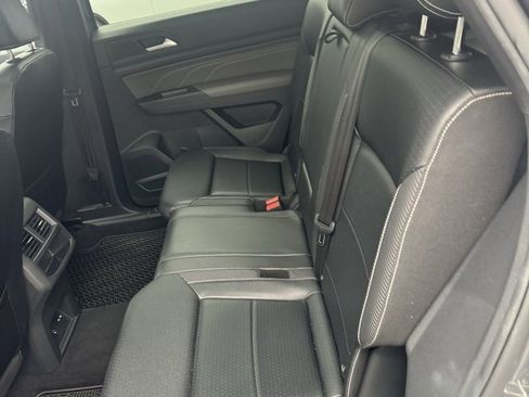 Used 2021 Volkswagen Atlas Cross Sport SE w/ Panoramic Sunroof Package image 16