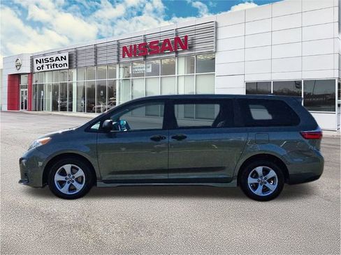 Used 2020 Toyota Sienna L image 4