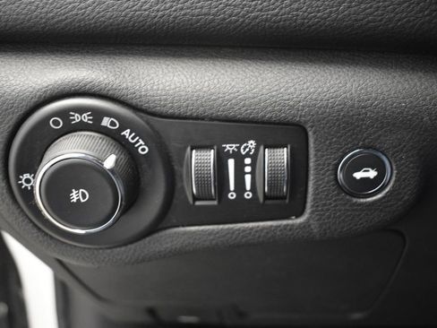 Used 2015 Chrysler 200 S w/ Navigation & Sound Group I image 35