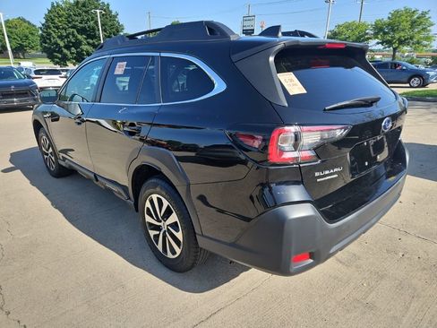 Used 2023 Subaru Outback Premium AWD/4WD image 4