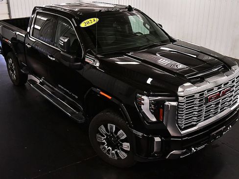 Used 2024 GMC Sierra 2500 Denali AWD/4WD image 14