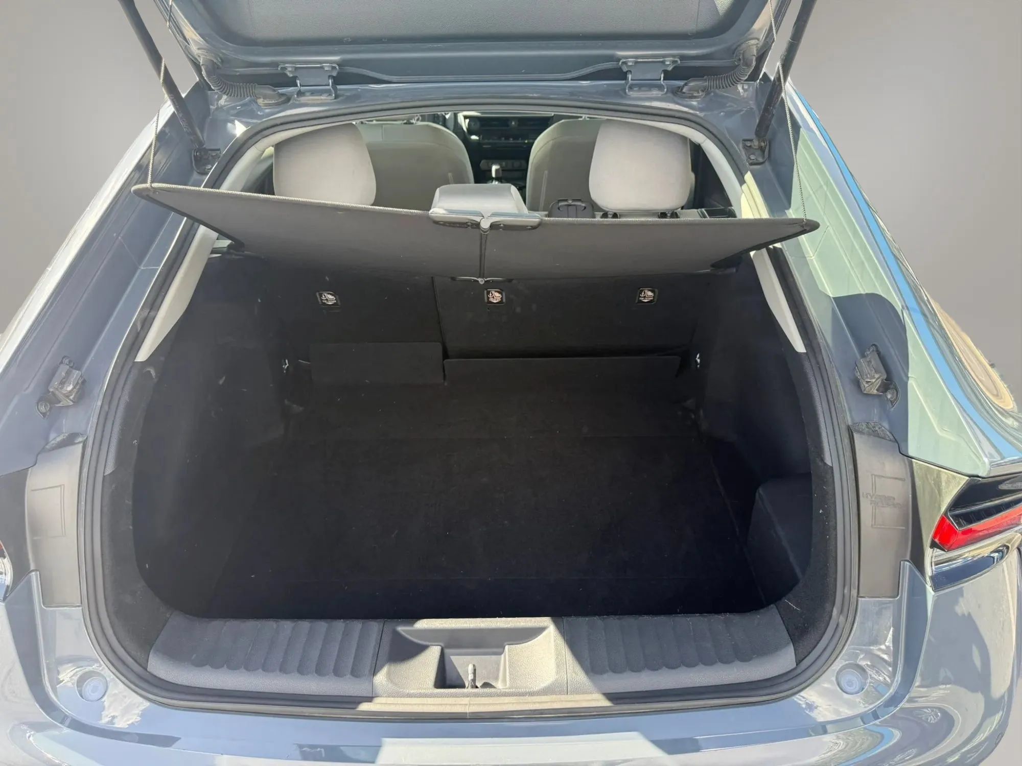 Used 2025 Toyota Prius LE FWD image 21