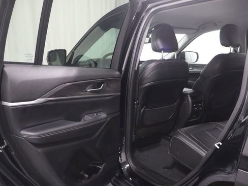 Used 2023 Jeep Grand Cherokee Limited w/ Black Appearance Package image 12