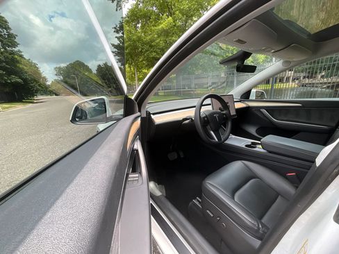Used 2023 Tesla Model Y Long Range AWD/4WD image 10