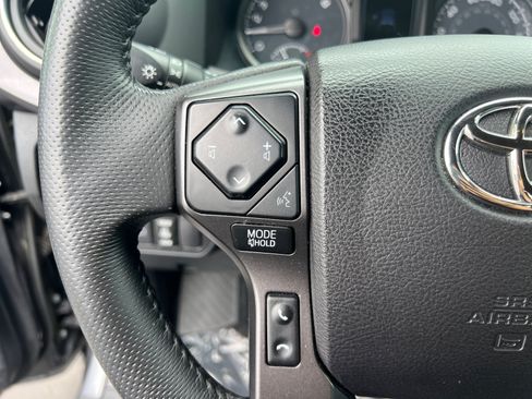 Used 2021 Toyota Tacoma TRD Off-Road w/ TRD Premium Off Road Package AWD/4WD image 13