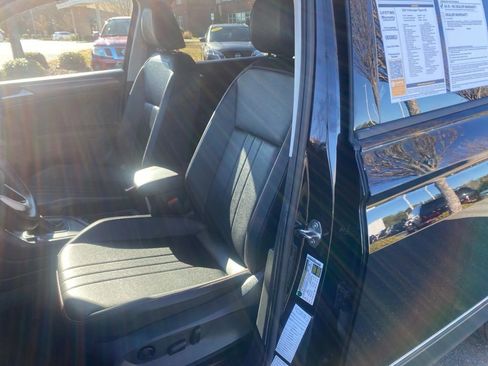 Used 2024 Volkswagen Tiguan SE image 14