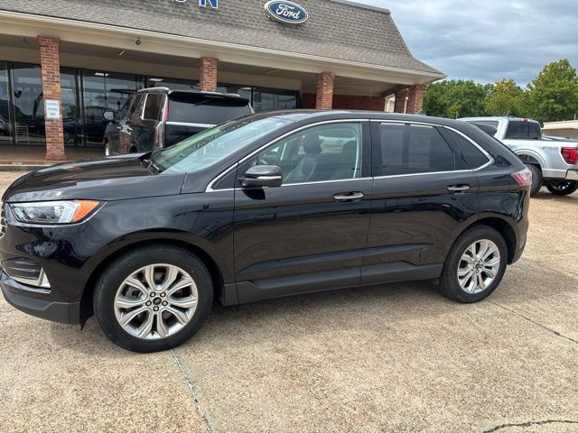 Certified 2024 Ford Edge Titanium AWD/4WD image 1