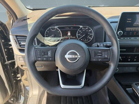 Used 2023 Nissan Rogue S image 17