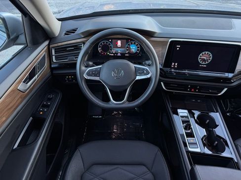 Used 2024 Volkswagen Atlas SE image 21