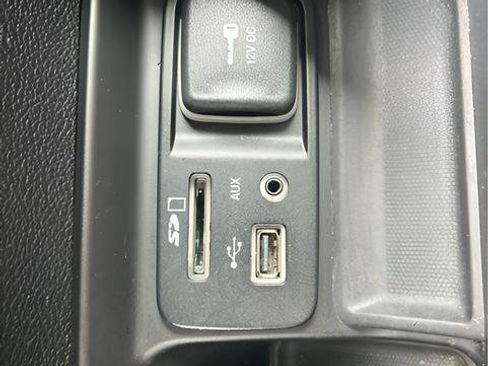 Used 2016 Jeep Cherokee Sport image 20