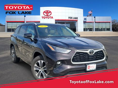 Used 2022 Toyota Highlander XLE image 1