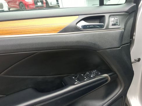 Used 2017 Lincoln MKC Reserve image 12