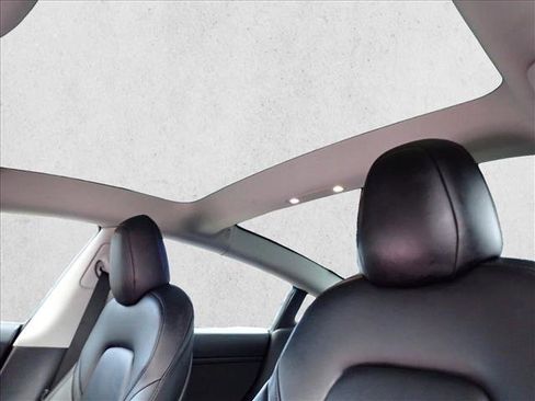 Used 2022 Tesla Model 3 Long Range image 13