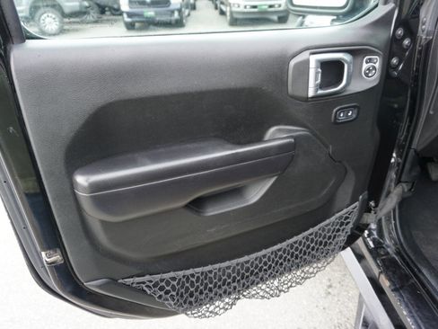 Used 2019 Jeep Wrangler Unlimited Sport S image 7