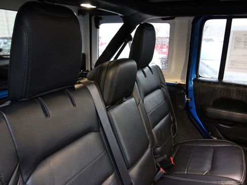 Used 2021 Jeep Wrangler Unlimited Sahara image 24