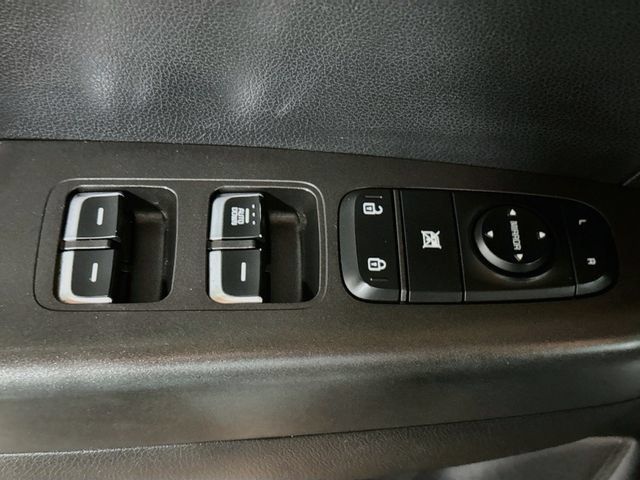 Used 2020 Kia Sportage LX AWD/4WD image 11