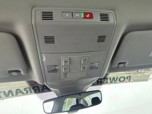 Used 2025 Volkswagen Jetta SE FWD image 18