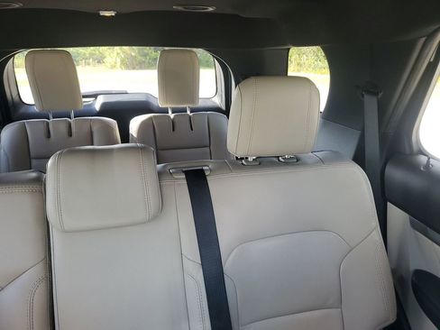 Used 2018 Ford Explorer XLT w/ Equipment Group 202A image 14