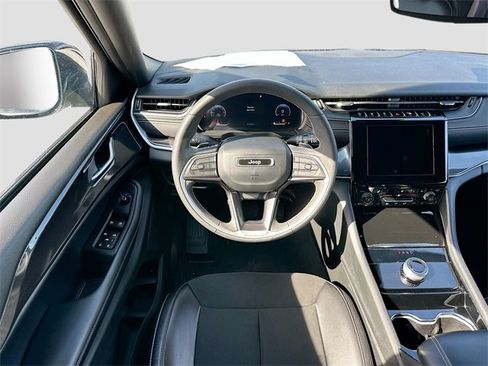 Used 2023 Jeep Grand Cherokee Altitude image 22