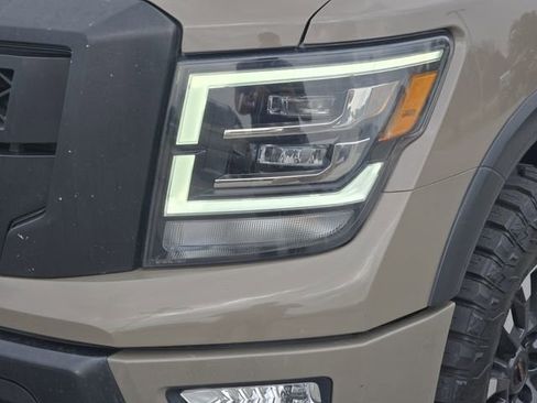 Used 2021 Nissan Titan PRO-4X w/ Pro-4x Convenience Package AWD/4WD image 10