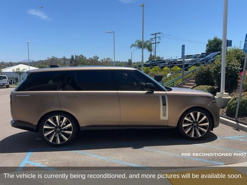 Used 2023 Land Rover Range Rover SV AWD/4WD image 4