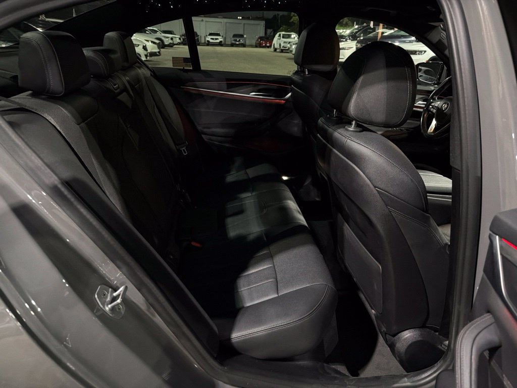 Used 2021 BMW 530i RWD image 16