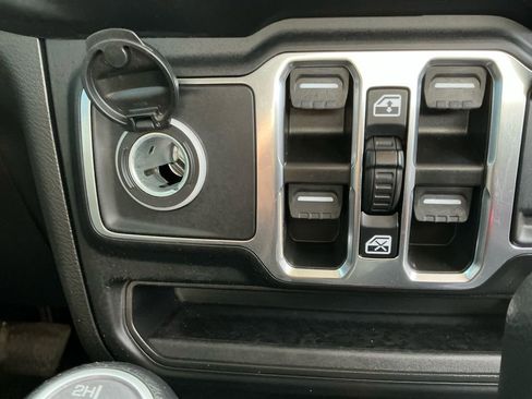 Used 2023 Jeep Wrangler Sahara image 17