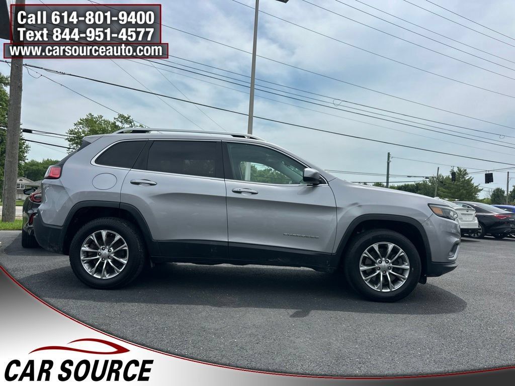 Used 2019 Jeep Cherokee Latitude Plus w/ Cold Weather Group AWD/4WD image 4