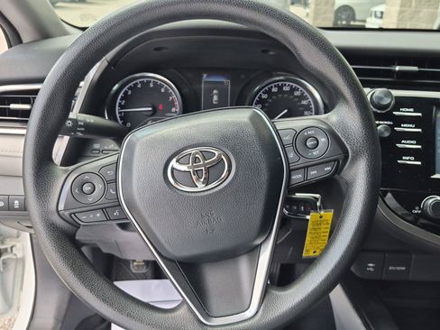 Used 2018 Toyota Camry LE FWD image 15