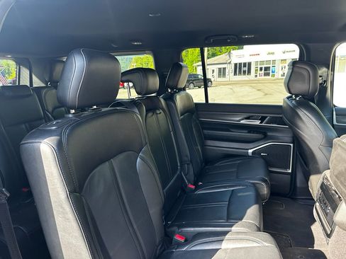Used 2024 Jeep Wagoneer Series II w/ Flexible Seating Group AWD/4WD image 30