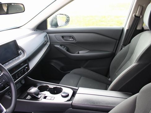 Used 2024 Nissan Rogue S image 12