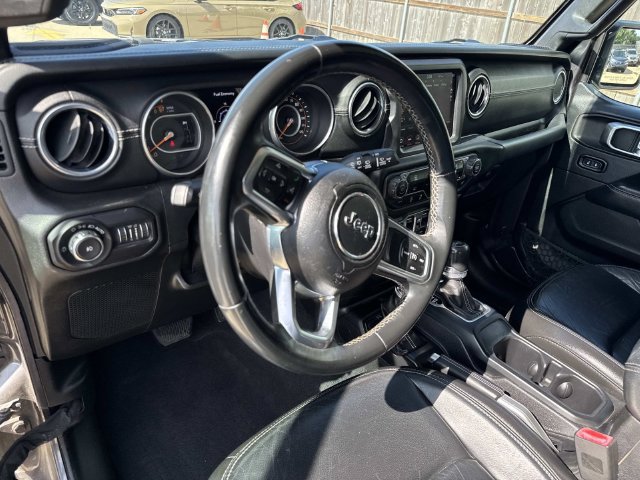 Used 2018 Jeep Wrangler Unlimited Sahara AWD/4WD image 17