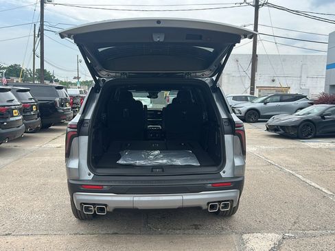 New 2026 Chevrolet Traverse LT w/ Driver Confidence Package AWD/4WD image 11