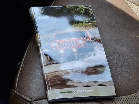 Used 2016 Jeep Wrangler Unlimited Sahara AWD/4WD image 26
