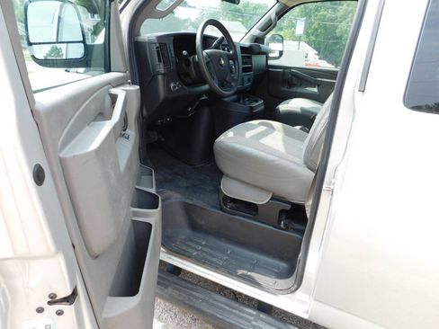 Used 2021 Chevrolet Express 3500 LS RWD image 7
