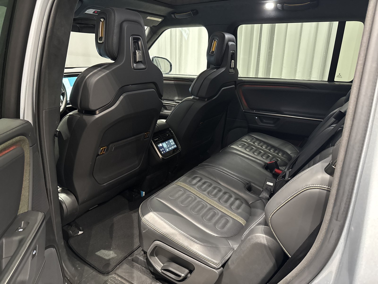 Used 2025 Rivian R1S Adventure Dual AWD/4WD image 9