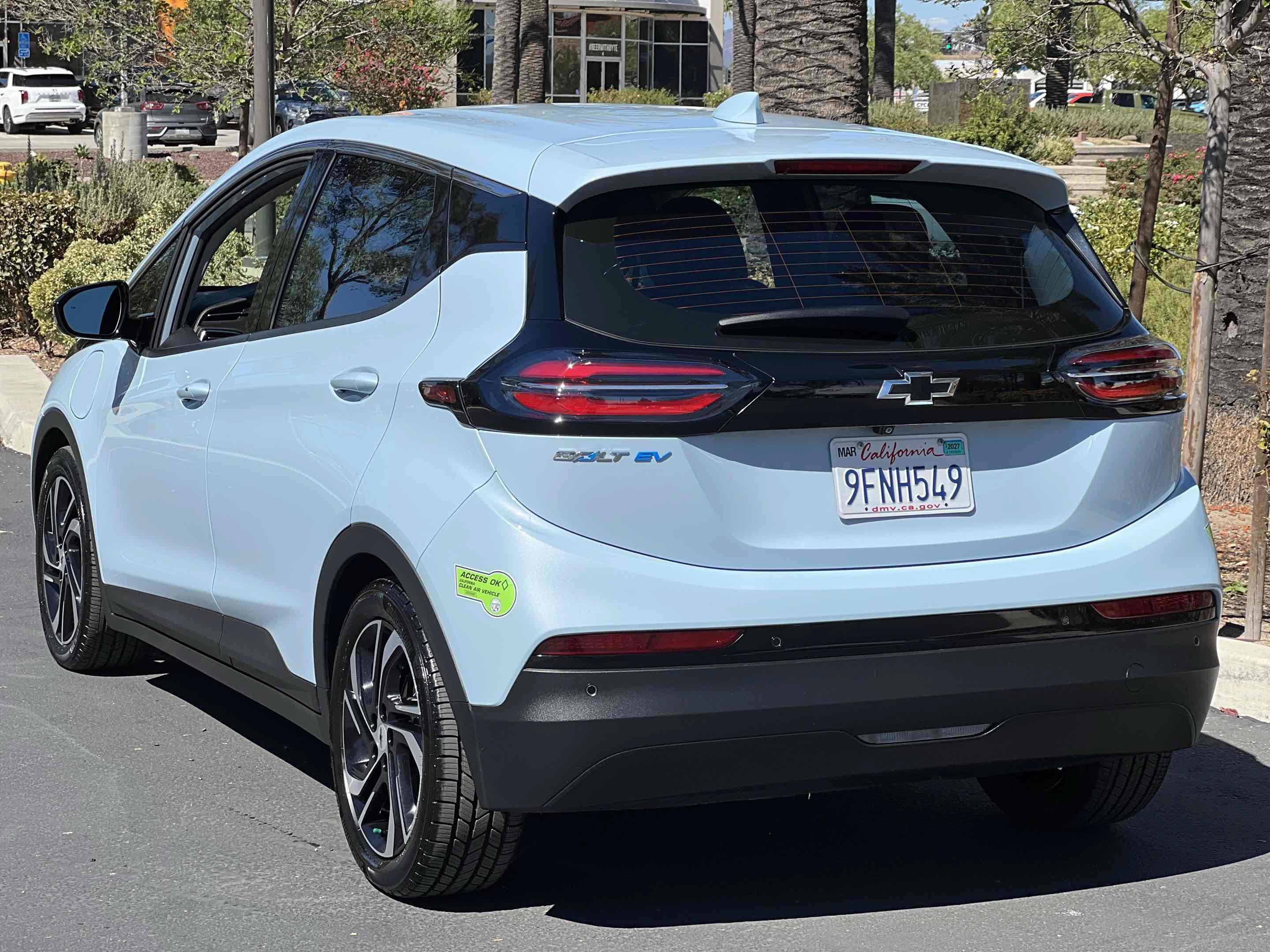 Used 2023 Chevrolet Bolt LT w/ Infotainment Package FWD image 19