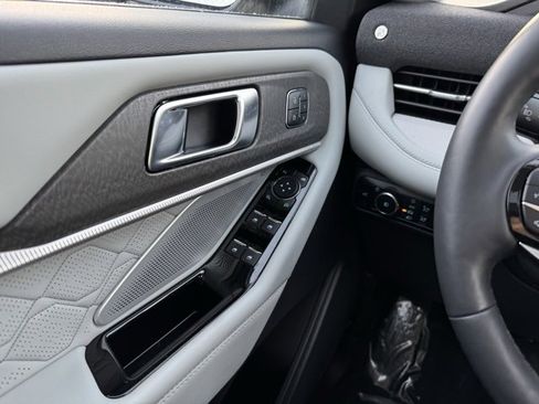 Used 2025 Ford Explorer Platinum w/ LUX Leather Package image 33