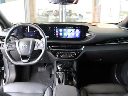 Used 2025 Buick Envista Sport Touring w/ Convenience I Package FWD image 2