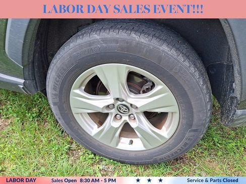 Used 2021 Toyota RAV4 XLE w/ Convenience Package AWD/4WD image 5