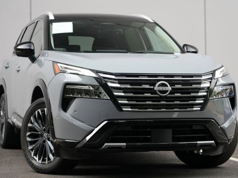 Used 2025 Nissan Rogue Platinum w/ Tech Package AWD/4WD image 2