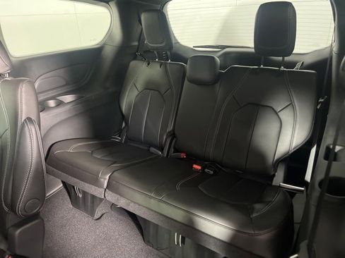 New 2026 Chrysler Pacifica Select image 11