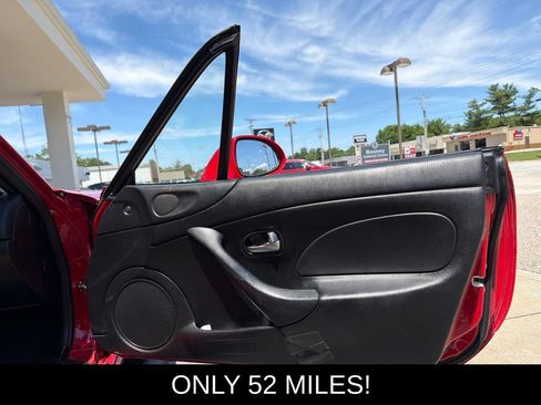 Used 2004 MAZDA MX-5 Miata w/ Convenience Pkg RWD image 11