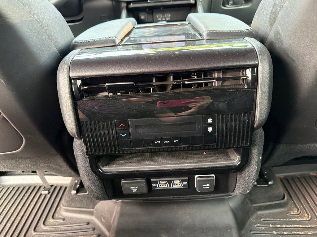 Used 2024 Jeep Wagoneer 4WD w/ Premium Group I image 18
