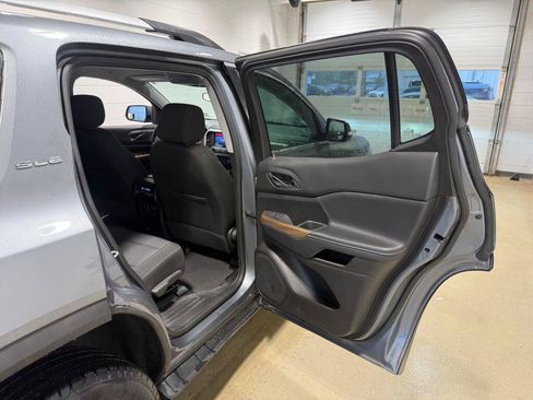 Used 2021 GMC Acadia SLE w/ Driver Convenience Package AWD/4WD image 12