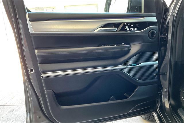 Used 2022 Jeep Grand Wagoneer Series I AWD/4WD image 22