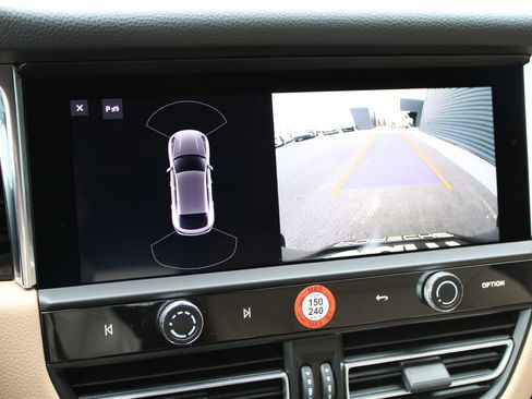 Used 2025 Porsche Macan image 17