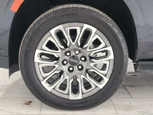 Used 2023 GMC Yukon XL Denali Ultimate AWD/4WD image 10