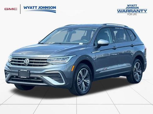 Used 2024 Volkswagen Tiguan SE AWD/4WD image 1