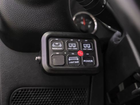 Used 2014 Jeep Wrangler Unlimited Sahara image 16